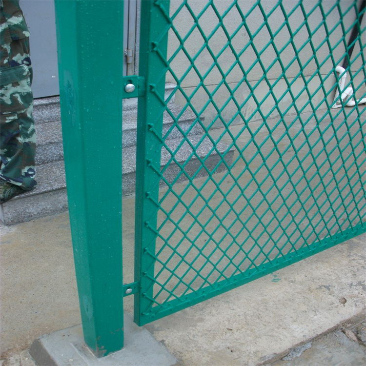 鋼板網圍欄