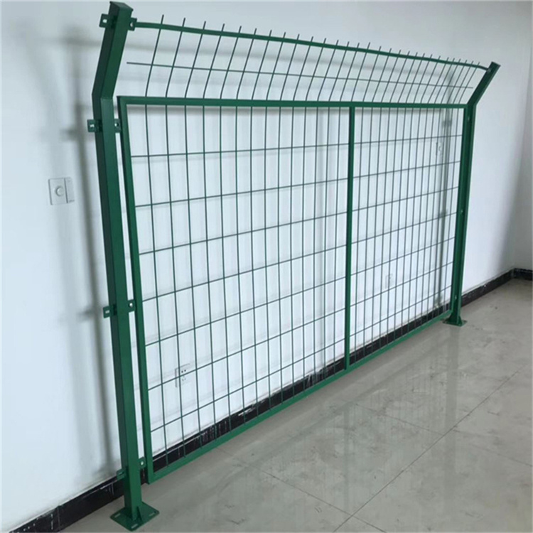 圍墻鐵絲網(wǎng)如何進行熱鍍鋅防腐