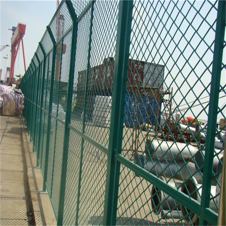 公路圍欄網一般焊接幾個邊耳